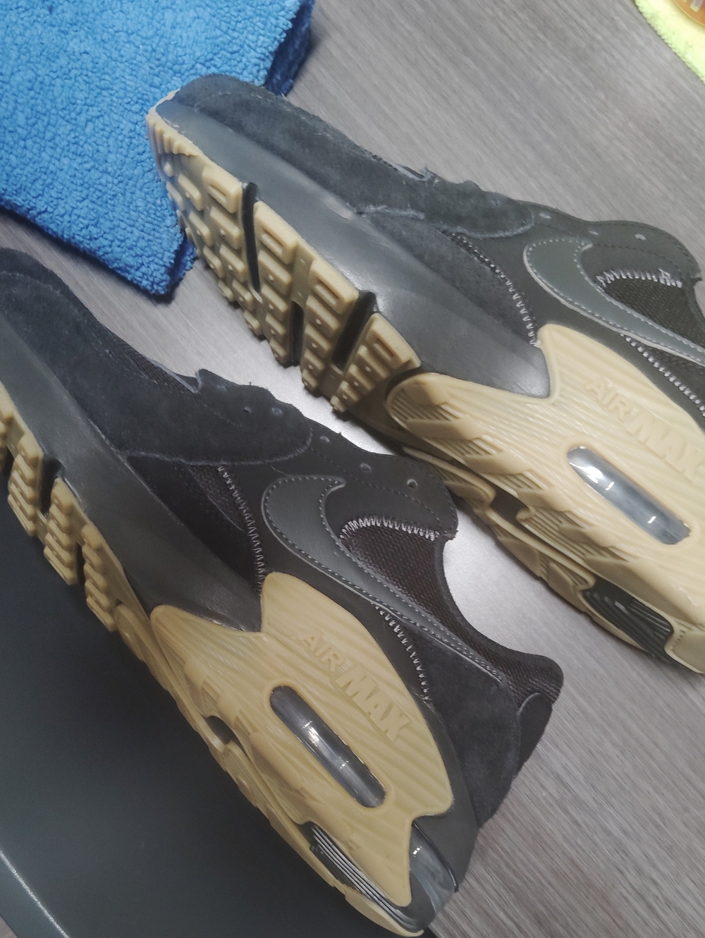 Nike Men's Black and Gum Air Max Running Shoes